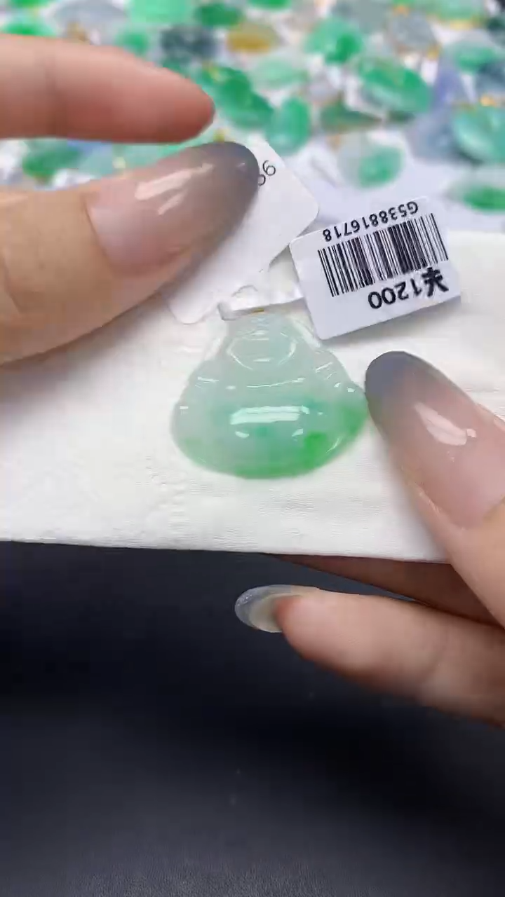 翡翠18K金镶嵌颈饰天然缅甸a货翡翠