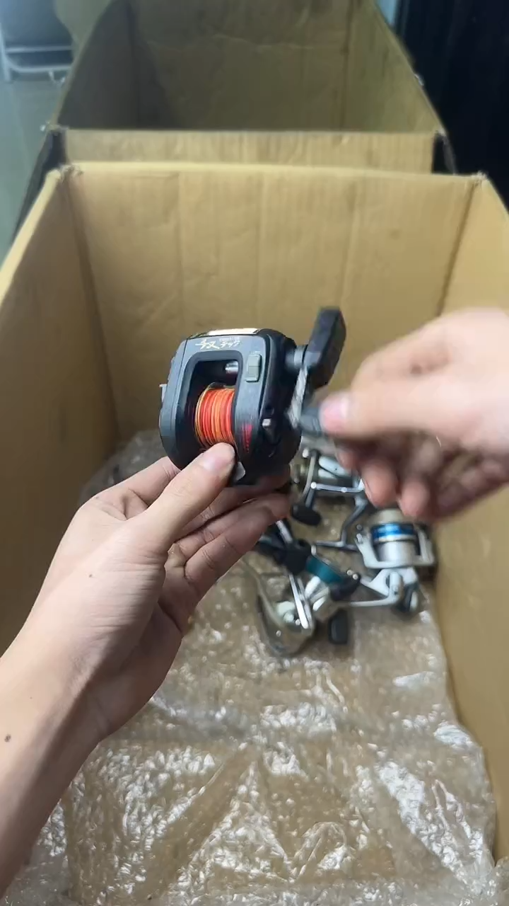 铝**秋微瑕钓鱼轮，直播间讲解为准，看清楚再拍，如有拆卸不退换