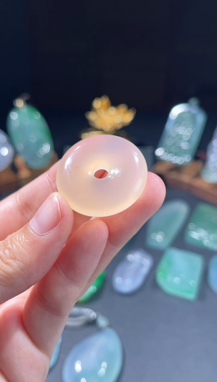 颈饰未镶嵌石英质玉佳佳玛瑙平安扣