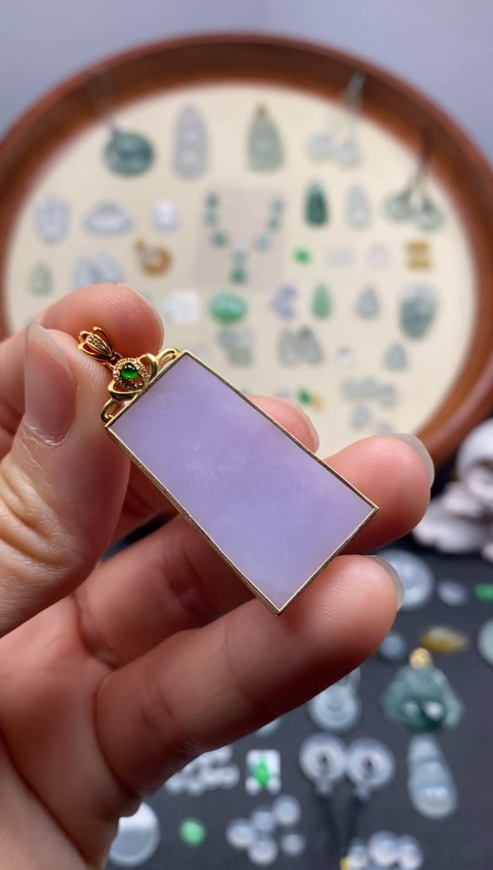 颈饰18K金镶嵌翡翠冰紫无事牌/芬