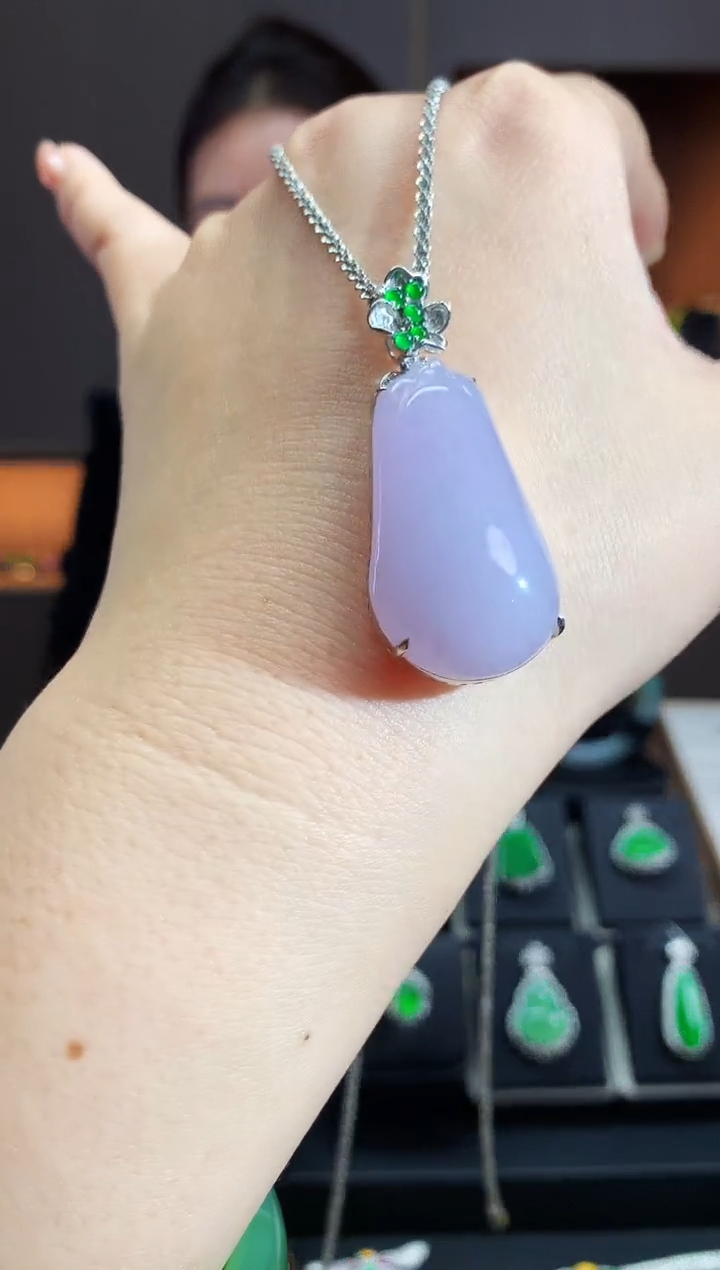 【闪购商品】翡翠吊坠(不含链)18K金镶嵌福瓜吊坠