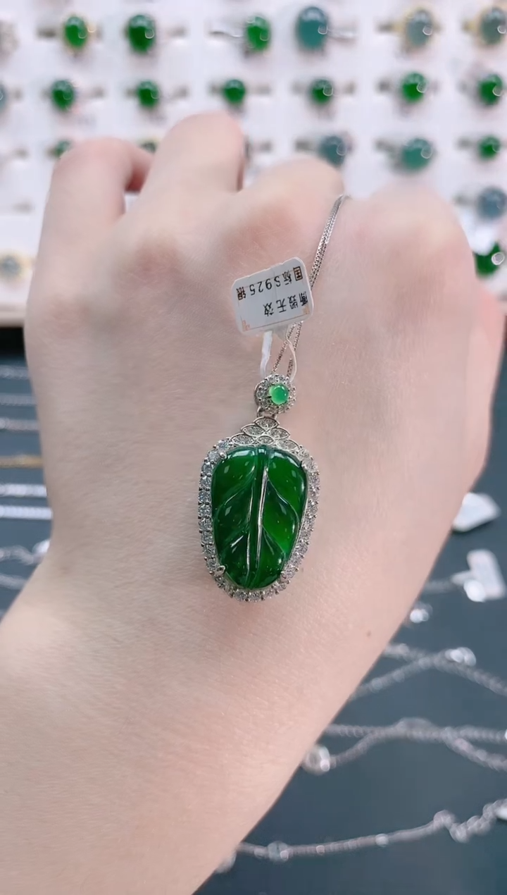 【闪购商品】翡翠颈饰银S925镶嵌天然翡翠