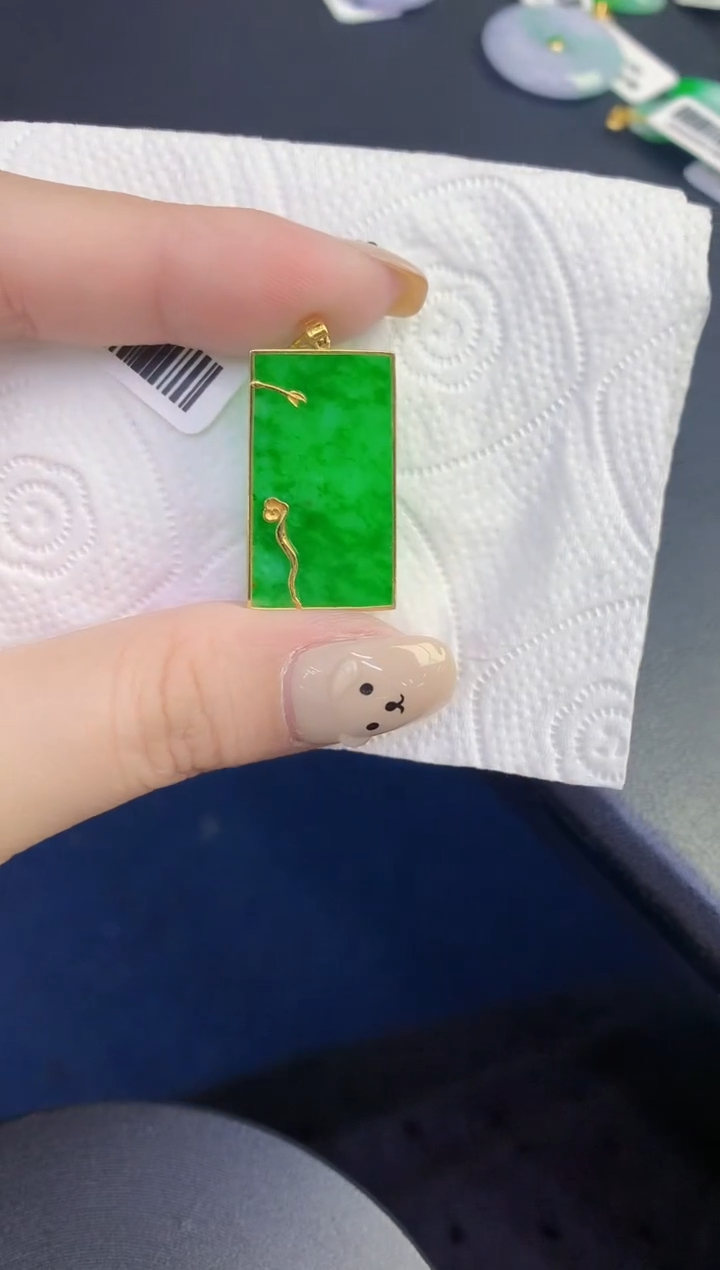 颈饰18K金镶嵌翡翠缅甸天然翡翠A货