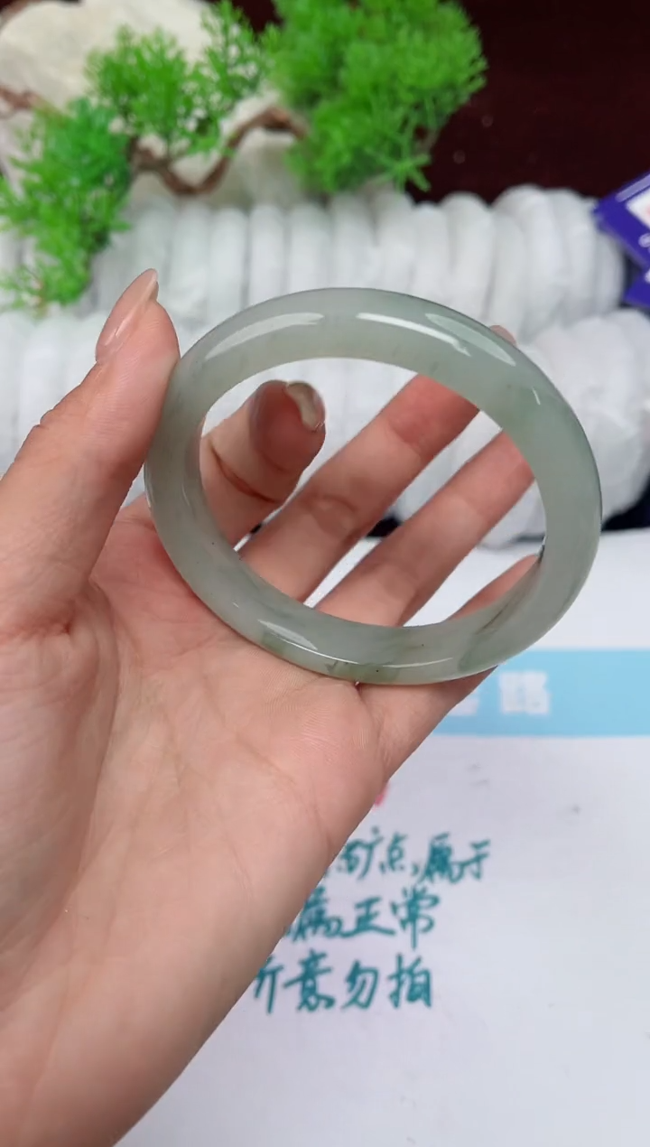 【闪购商品】石英质玉手镯未镶嵌210
