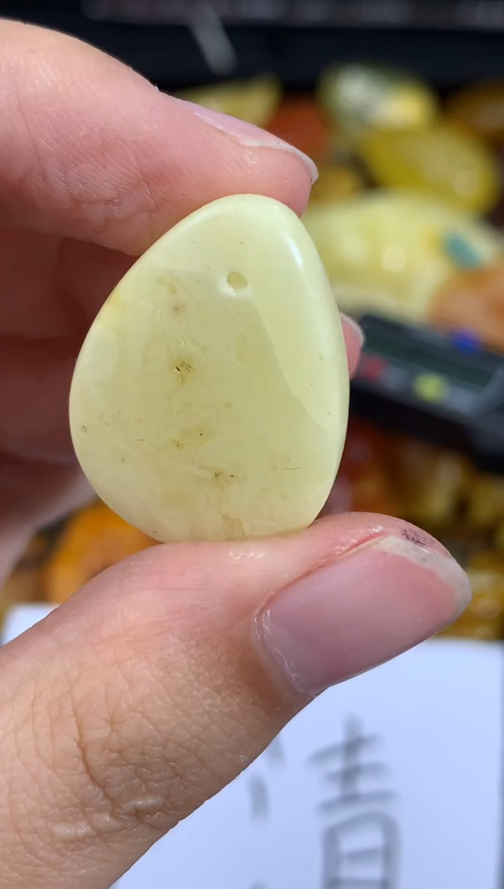 蜜蜡未镶嵌珠宝奇石92