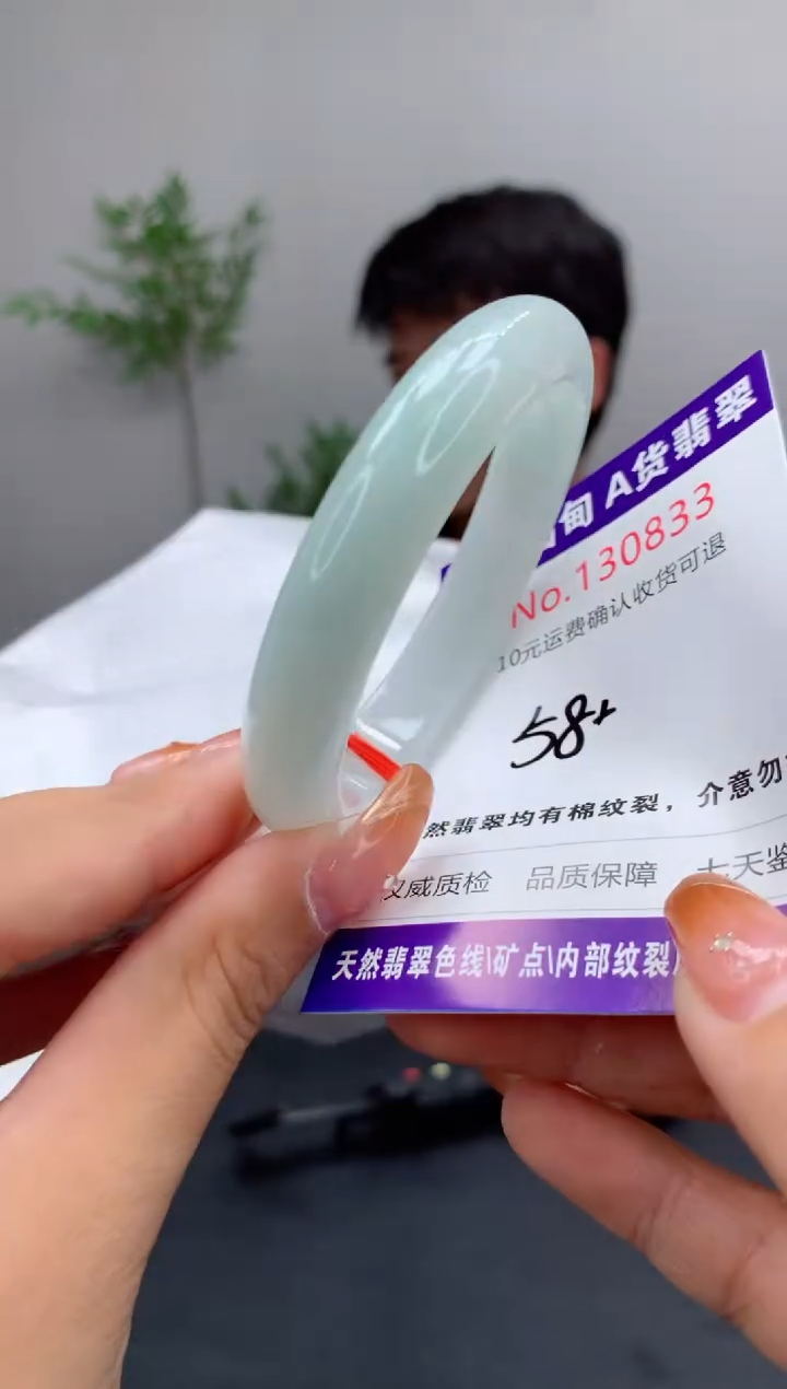 未镶嵌手镯翡翠有纹，完美者勿拍
