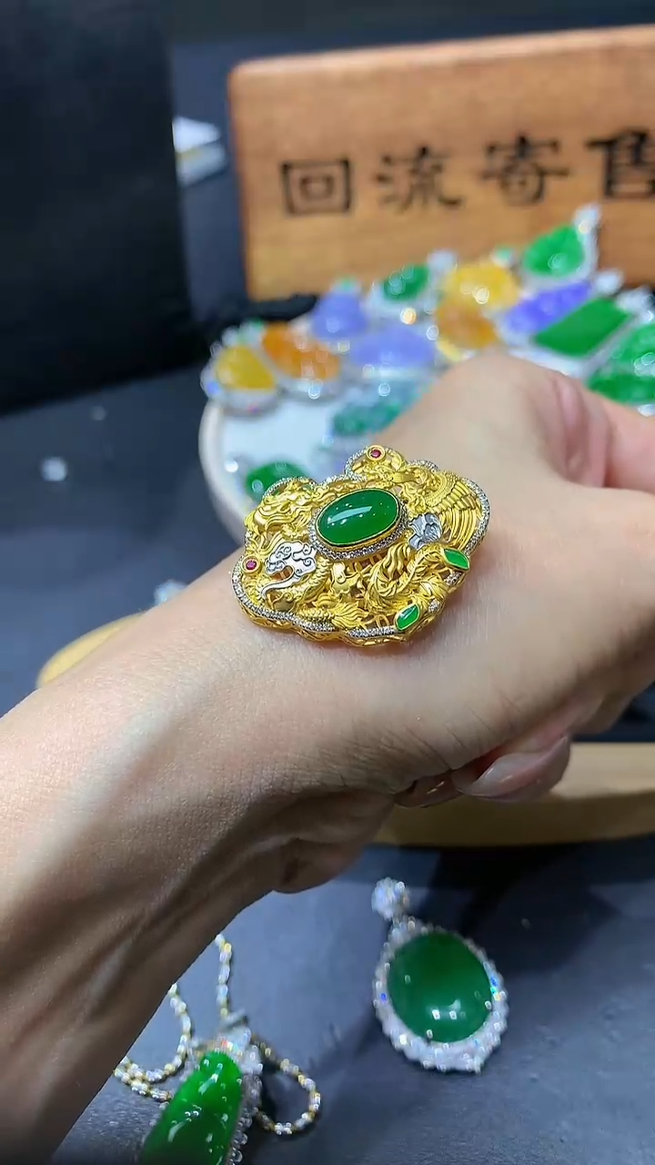 【闪购商品】翡翠颈饰未镶嵌团购