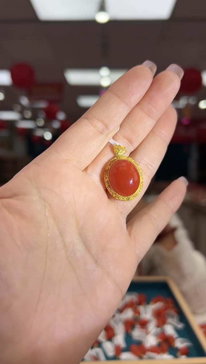 【闪购商品】南红玛瑙吊坠18K金镶嵌多样发其一/HS31092