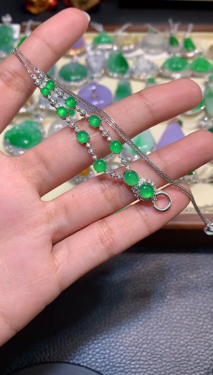 颈饰18K金镶嵌翡翠1