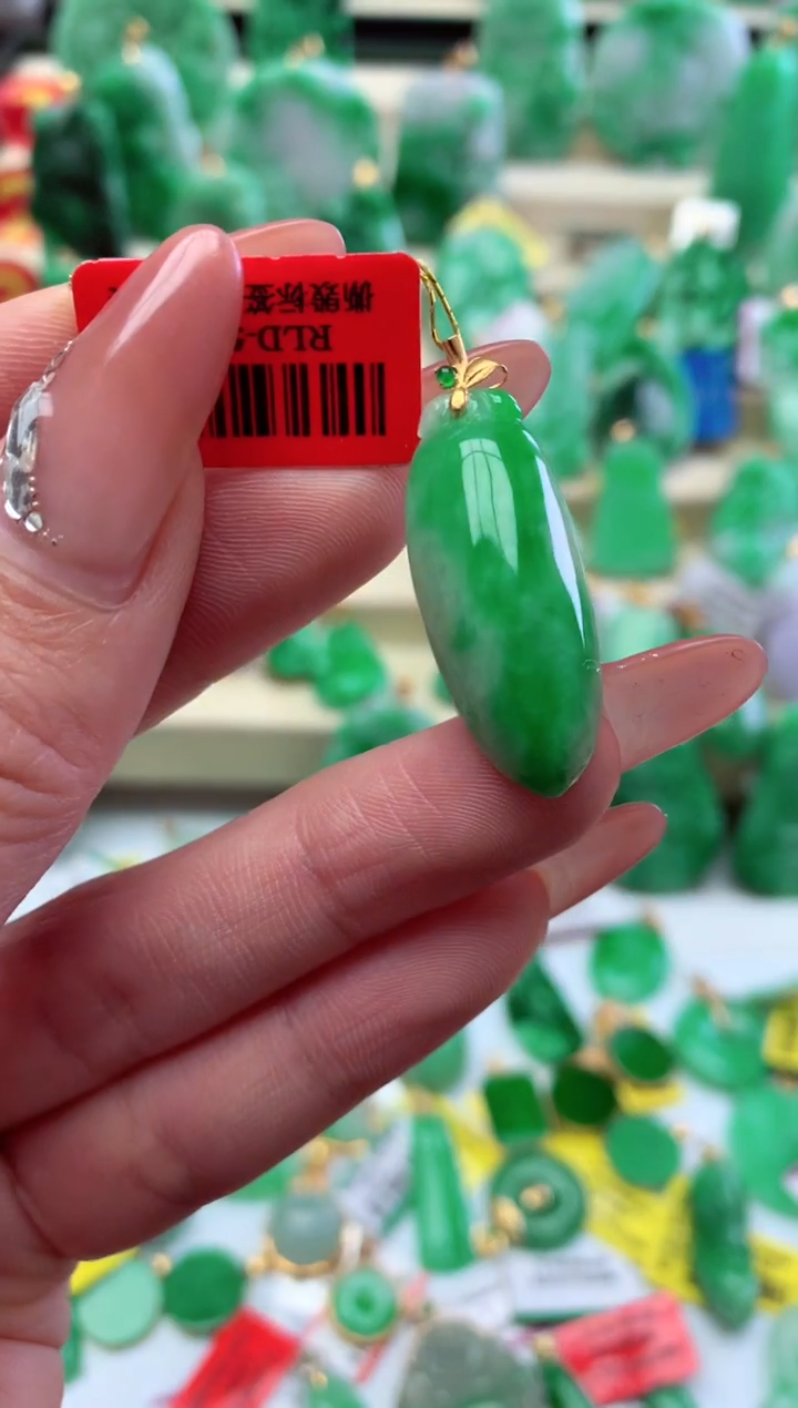 【闪购商品】翡翠吊坠(不含链)18K金镶嵌挂件