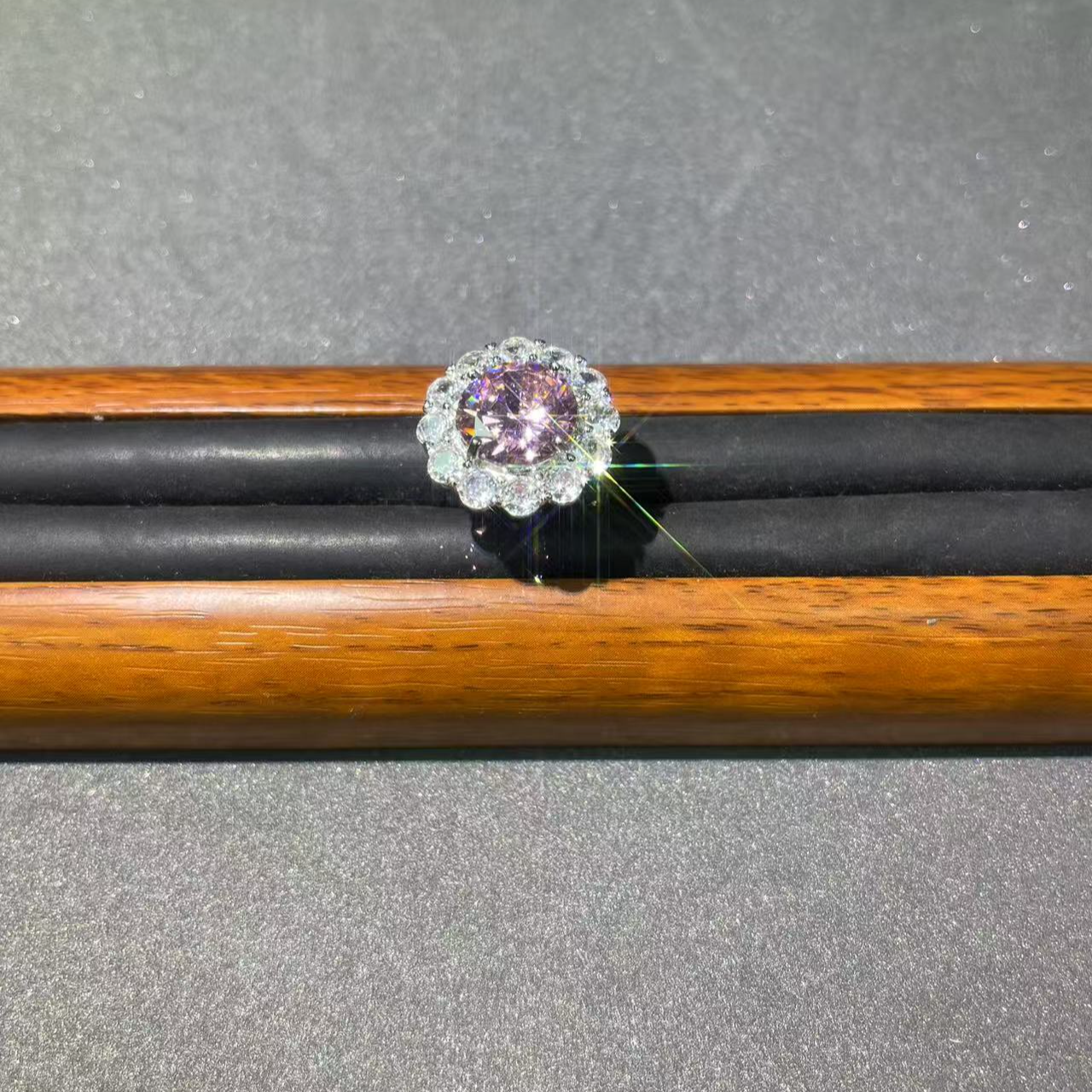 s7668白托满镶粉花花戒指多样发