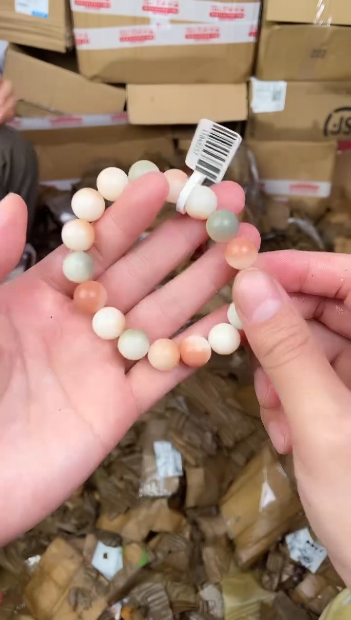 木质非金属捧月文创福利闪购商品无礼盒