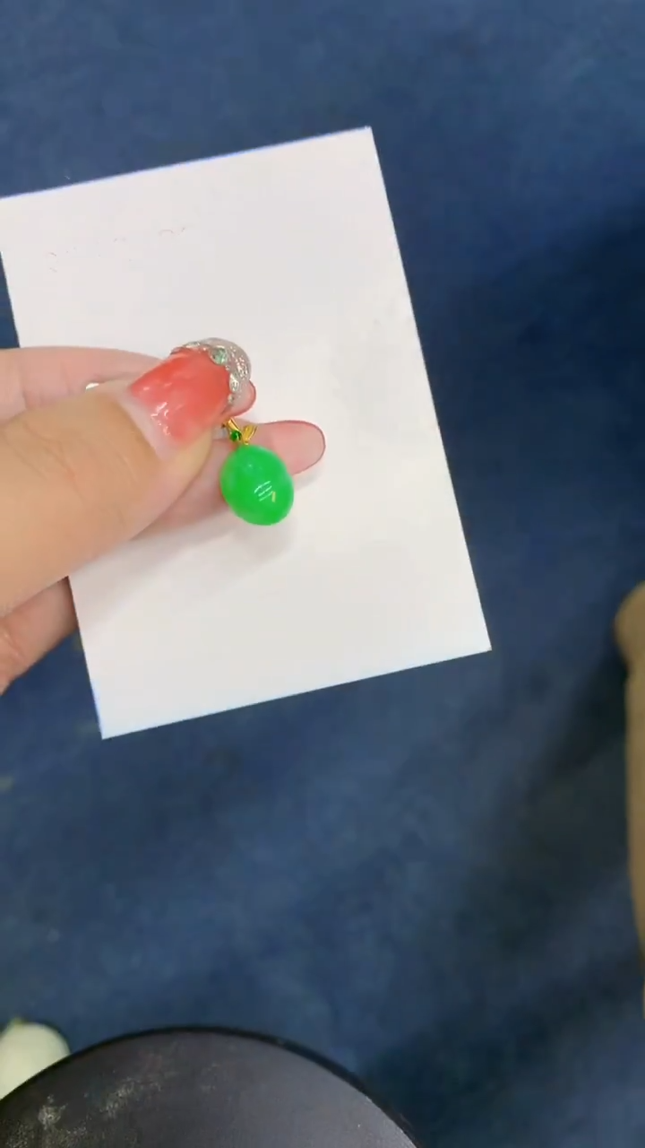 颈饰18K金镶嵌翡翠1