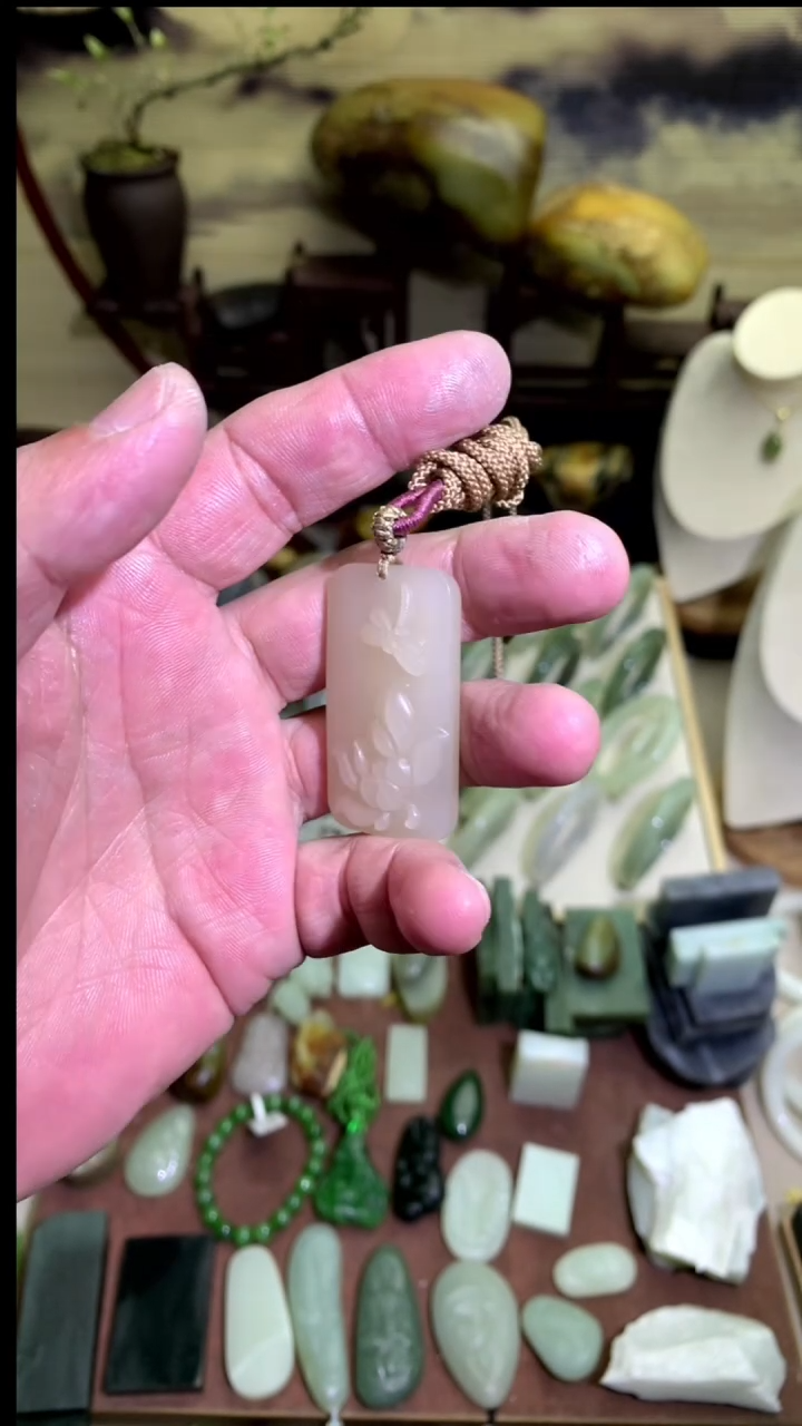 【闪购商品】和田玉颈饰未镶嵌藕粉牌牌亭亭玉立