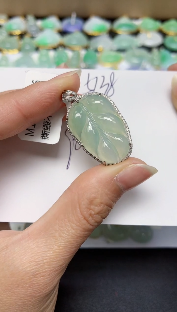 翡翠18K金镶嵌颈饰 天然翡翠A货