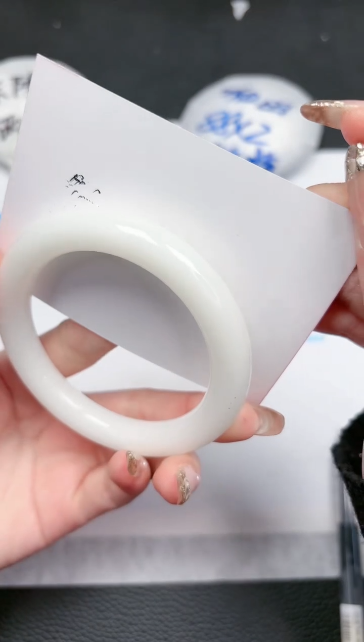 【闪购商品】石英质玉手镯未镶嵌18-57.1