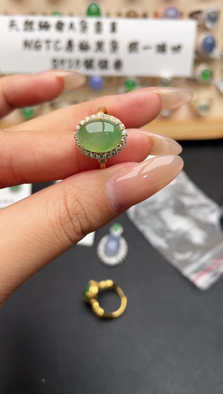 未镶嵌戒指翡翠一物一证一礼盒