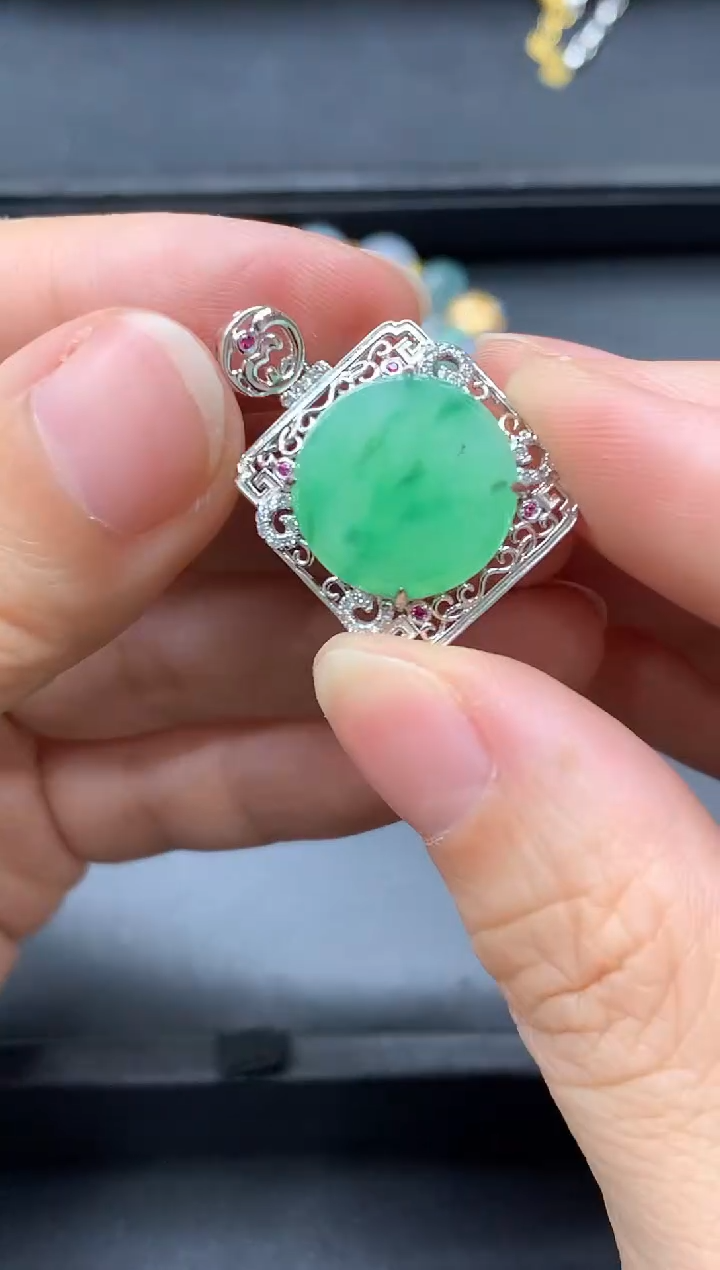 颈饰18K金镶嵌翡翠611-中国好珍宝