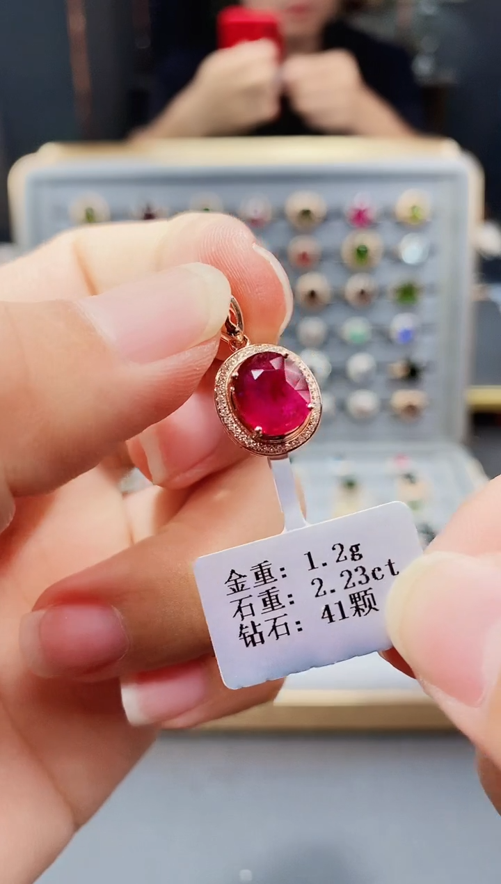 18K金镶嵌颈饰碧玺2.23.