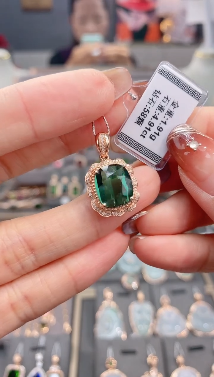 颈饰18K金镶嵌碧玺4.91