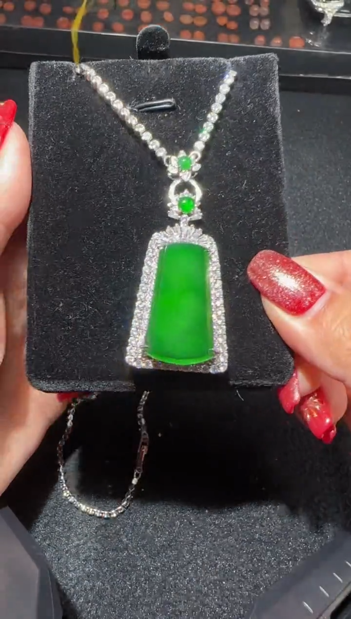 【闪购商品】翡翠吊坠(赠链)未镶嵌多样性发货拍一发一