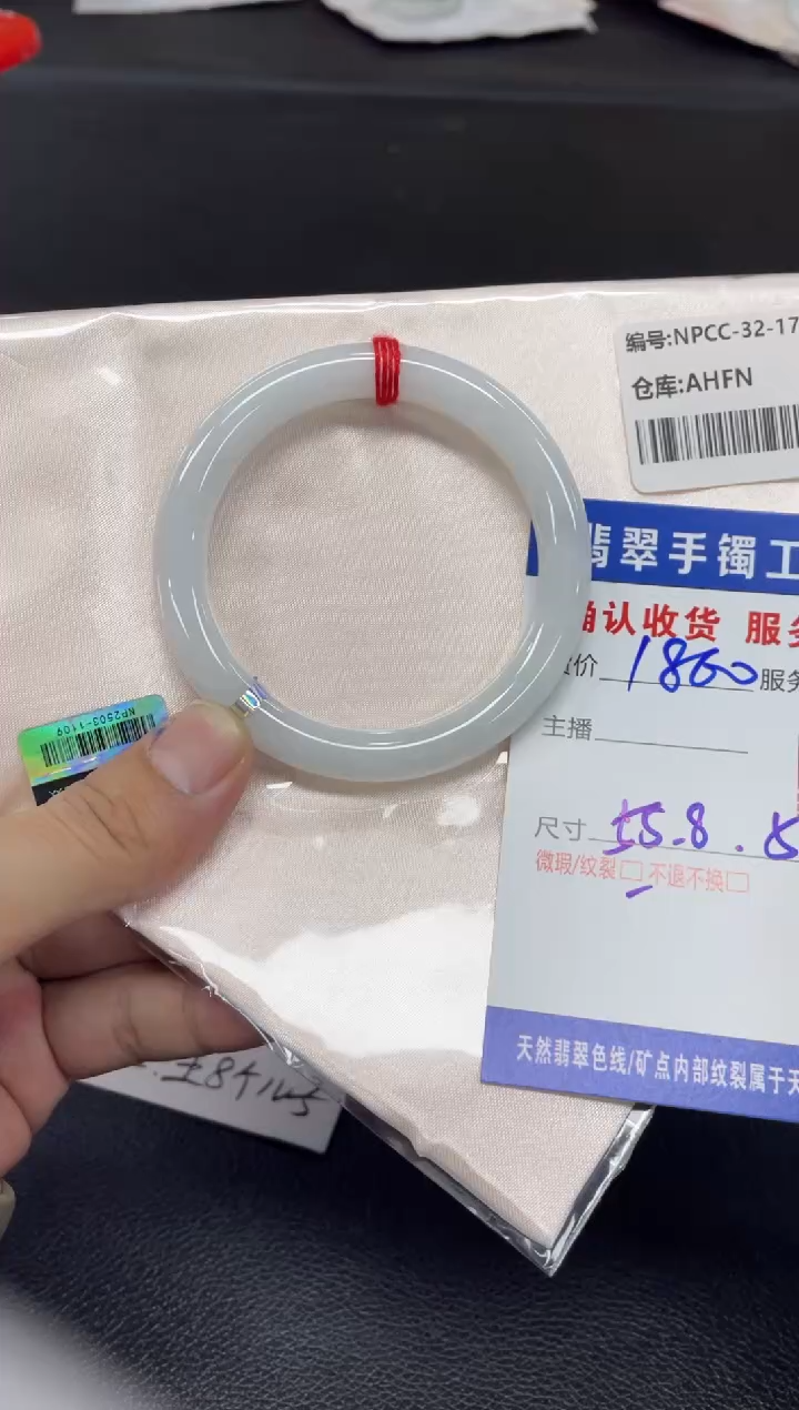 翡翠未镶嵌手镯翡翠手镯