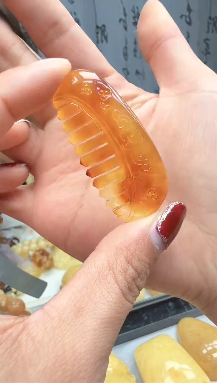 【闪购商品】琥珀裸石未镶嵌挂坠