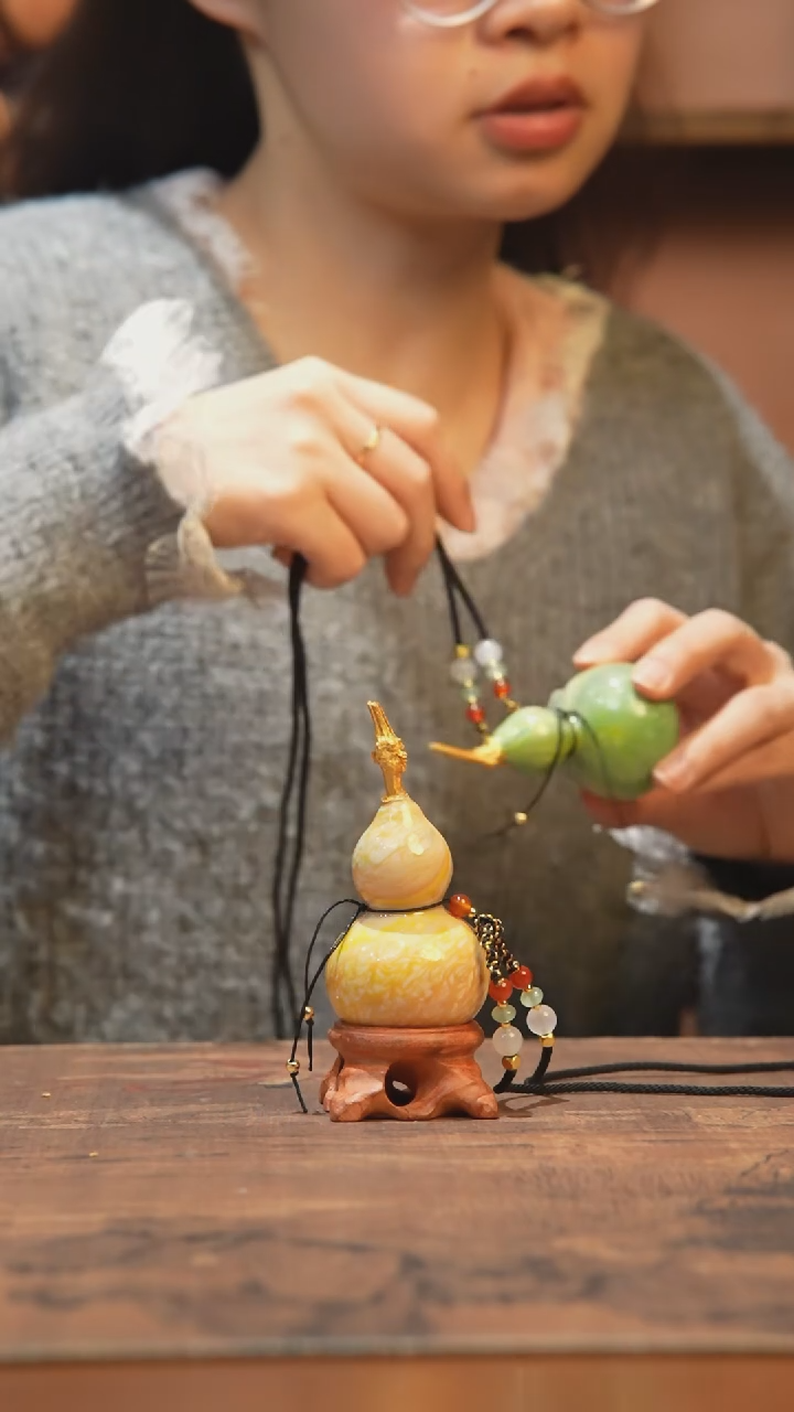 【闪购商品】613号-大漆飘漆小葫芦脖挂