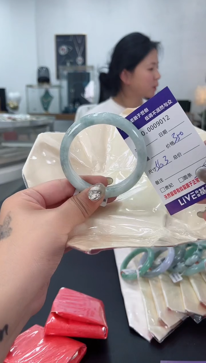 【闪购商品】翡翠手镯未镶嵌天然翡翠A货