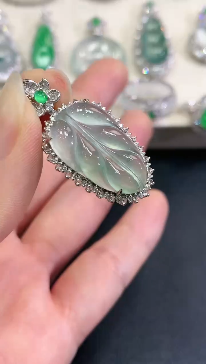 【闪购商品】翡翠吊坠(不含链)18K金镶嵌b107   