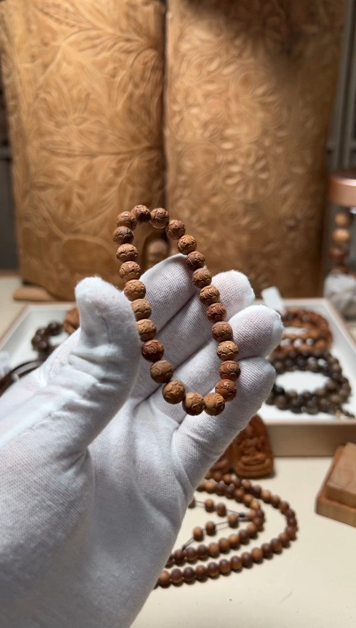 【闪购商品】檀香木手串/手链0.8单圈黑肉六字箴言