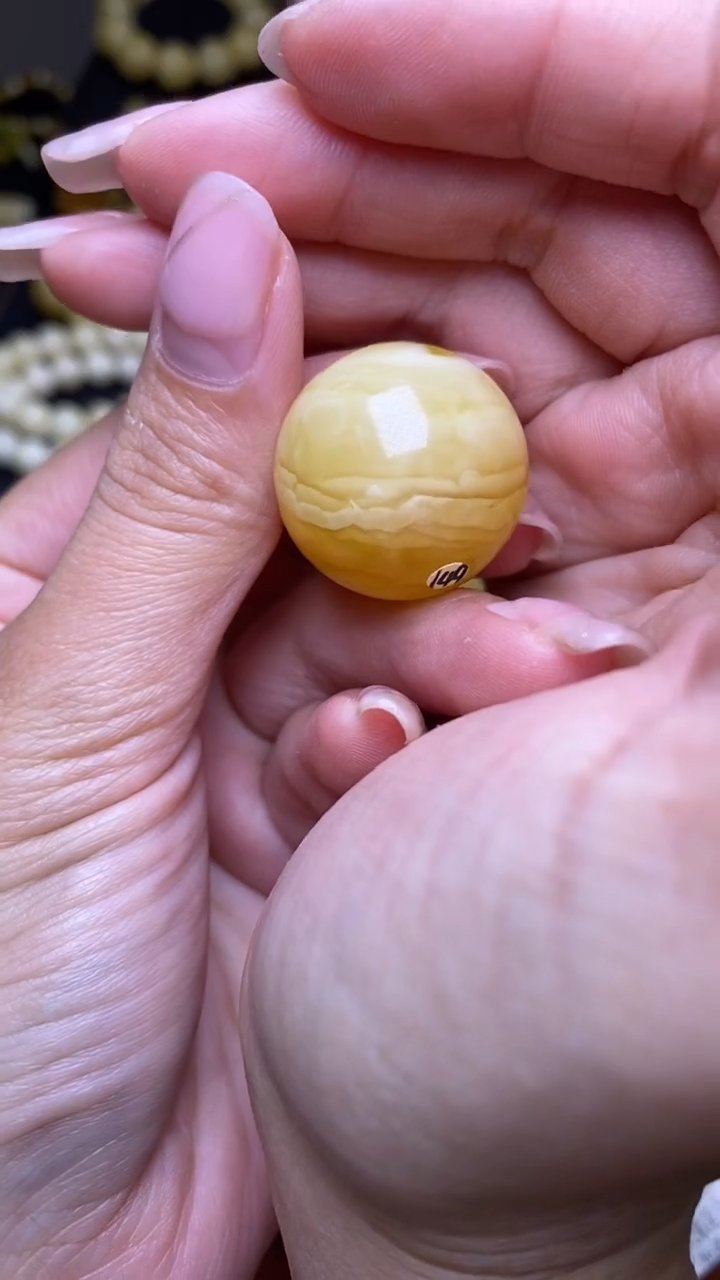 未镶嵌琥珀裸石葵. 55