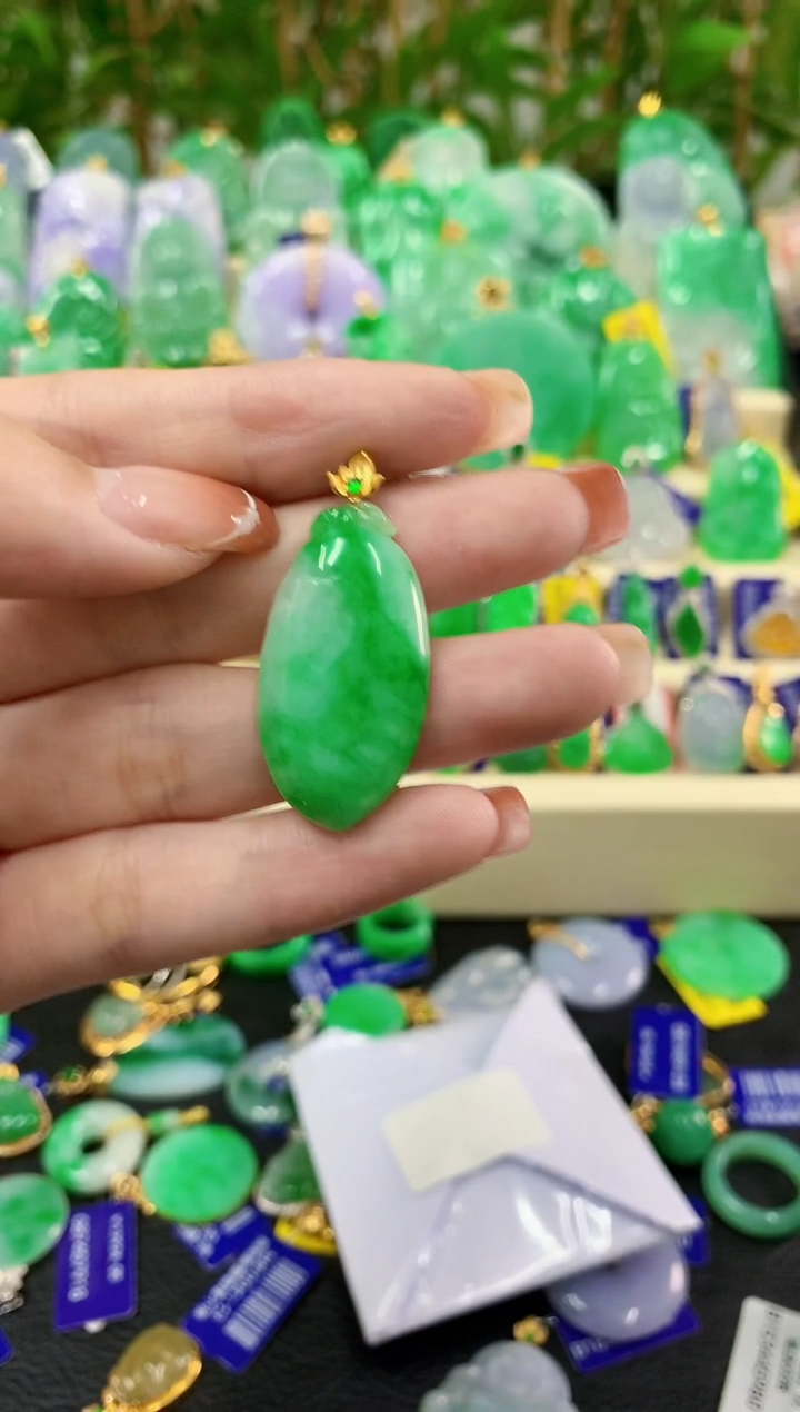 吊坠(不含链)18K金镶嵌翡翠挂件