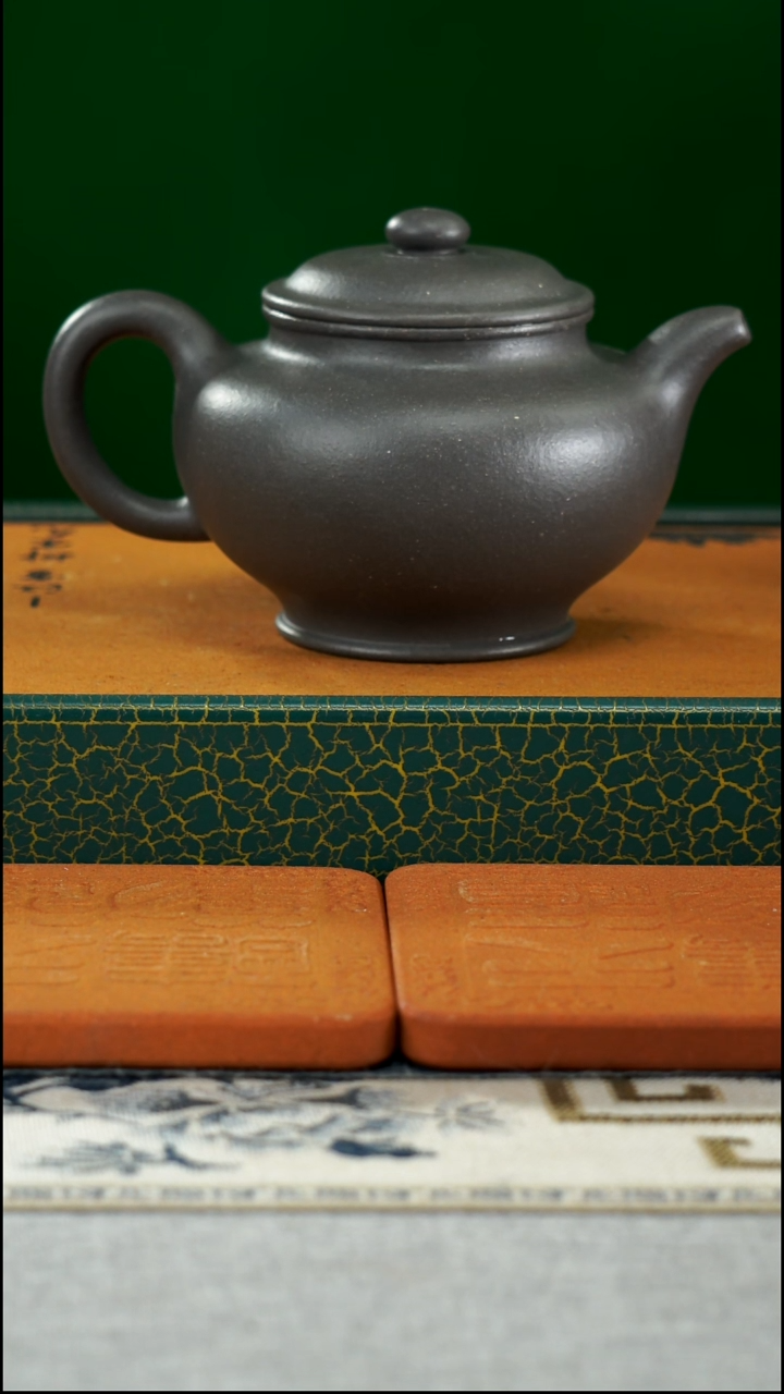 茶壶紫砂自**光天青掇只微瑕