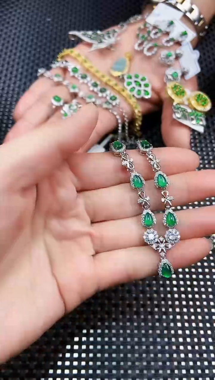 【闪购商品】翡翠颈饰未镶嵌111111111