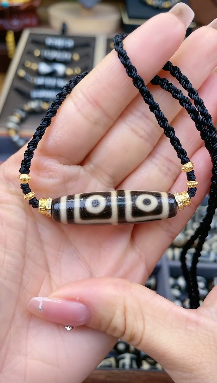 【闪购商品】玛瑙/玉髓颈饰未镶嵌精品上肯黑金地门四眼颈饰