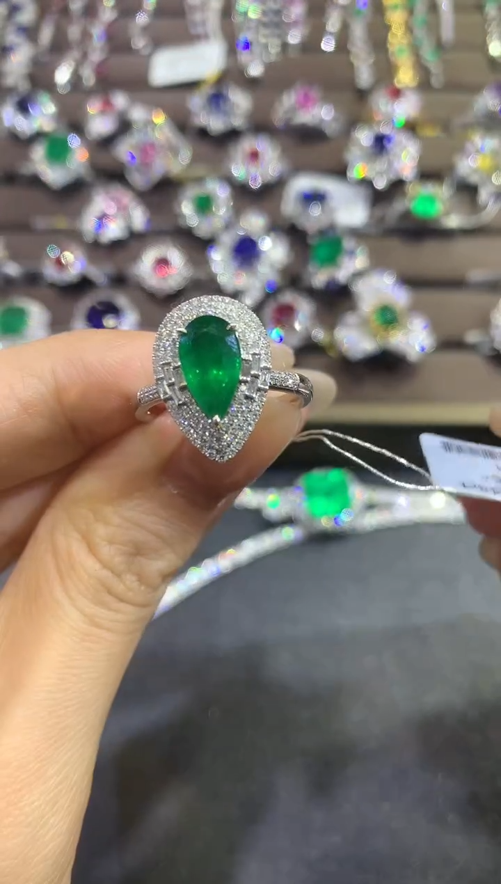 【闪购商品】祖母绿戒指18K金镶嵌a347       