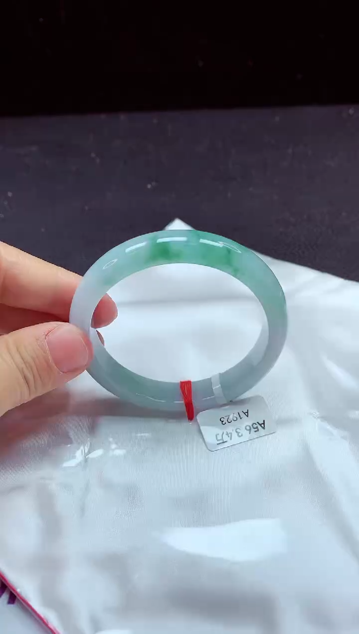 【闪购商品】翡翠手镯未镶嵌镯子56+