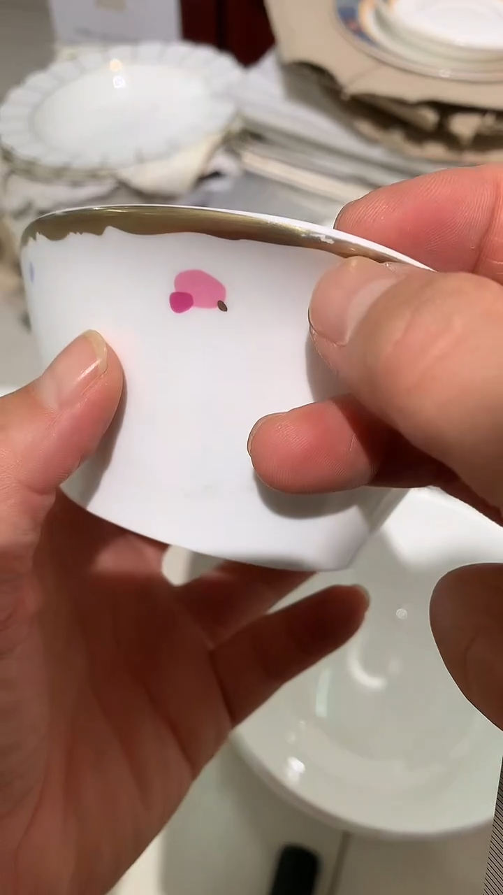 微瑕1个异形碗隆达骨质瓷