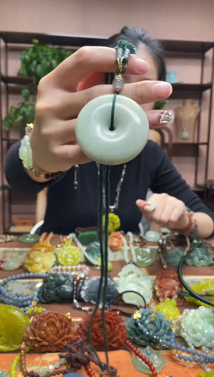 未镶嵌岫玉吊坠·