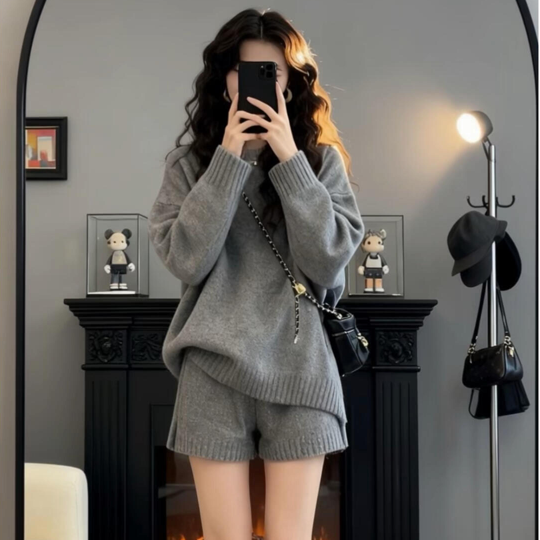 2025秋冬新款韩系复古休闲风御姐毛衣一整套灰色圆领针织毛衣短裤