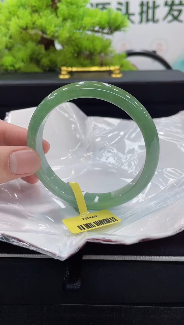【闪购商品】翡翠手镯未镶嵌手镯
