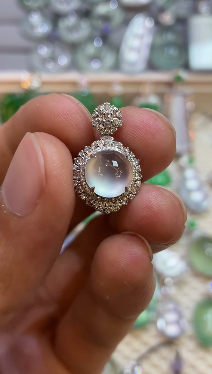 吊坠(不含链)18K金镶嵌翡翠蛋面