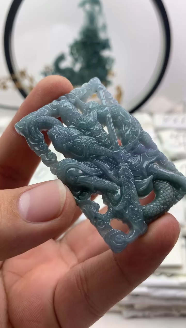 翡翠未镶嵌颈饰关公