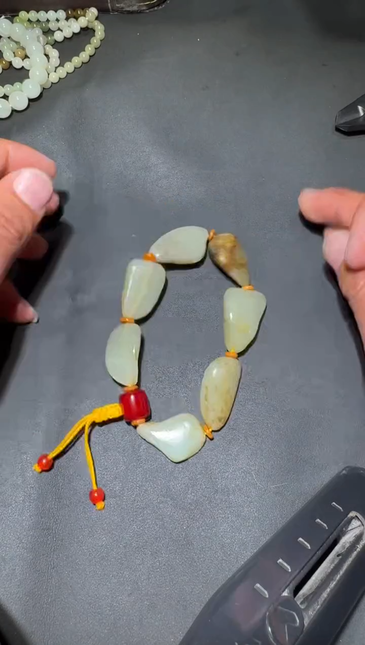 未镶嵌和田玉（糖玉）挂件和田玉