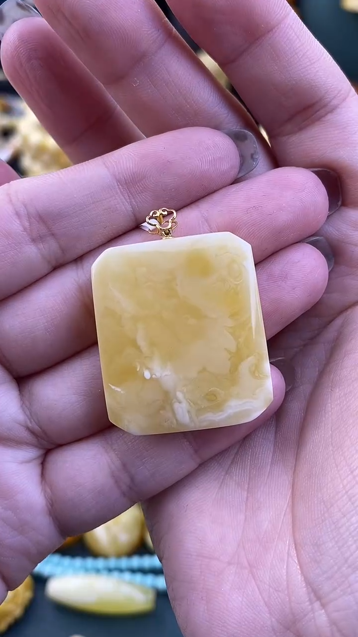 【闪购商品】琥珀裸石18K金镶嵌月.49