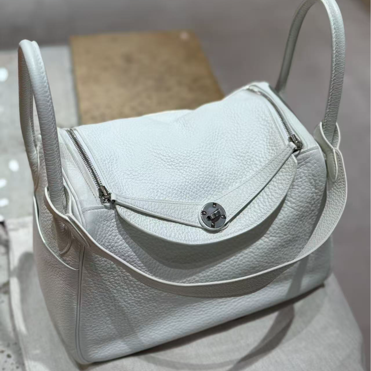 95新 Hermes/爱马仕 lindy30 纯白色 tc皮 银扣 框M/102938