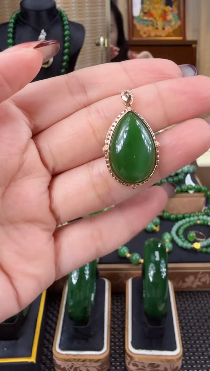 【闪购商品】和田玉（碧玉）吊坠(赠链)18K金镶嵌 