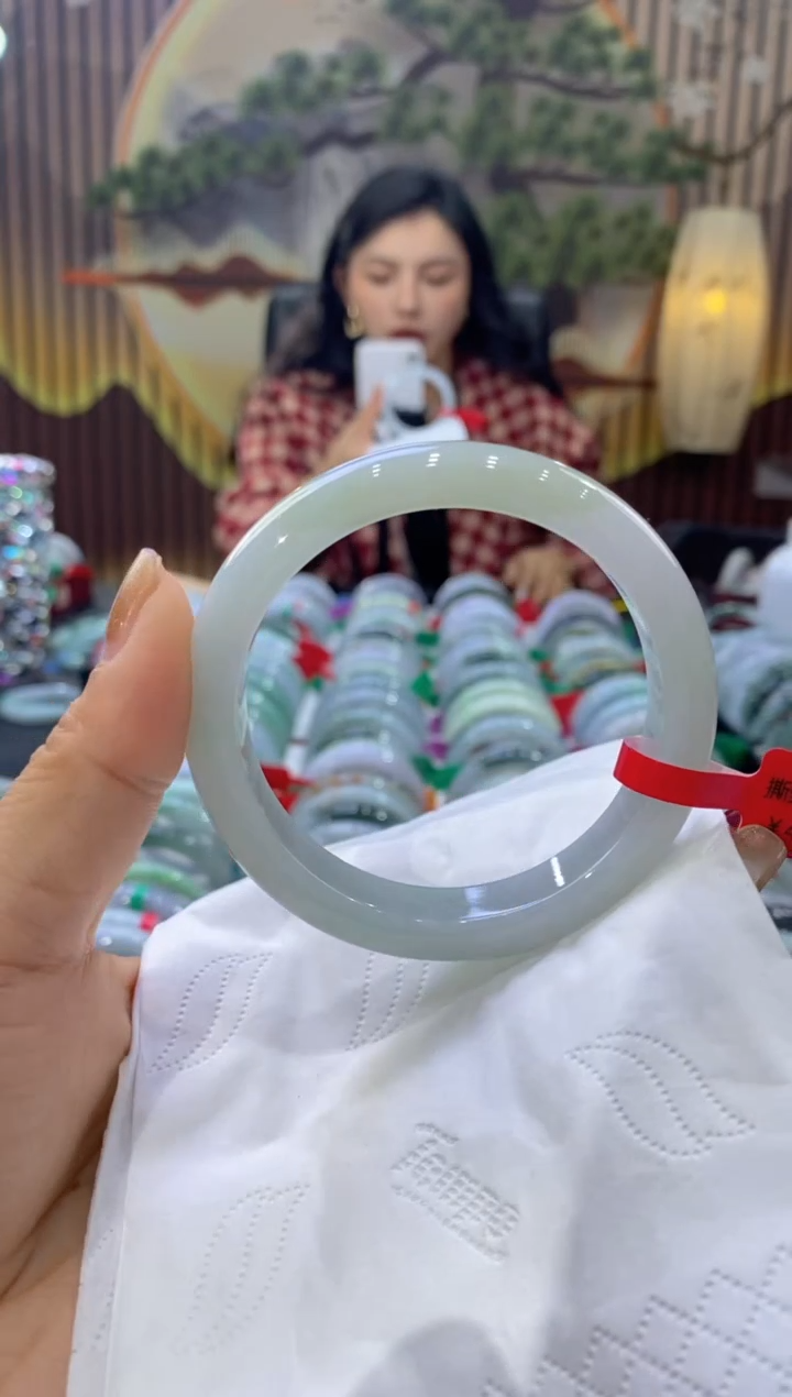 【闪购商品】翡翠手镯未镶嵌多人01076