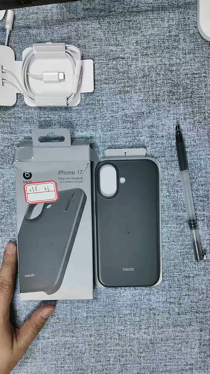 99新小***亲17  黑色 bs  背面 磕碰